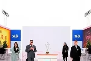 露营夜话场景封面，帐篷外挂着一盏营地灯