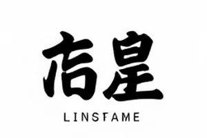 剪辑室深夜工作台封面，监视器屏幕泛着冷光
